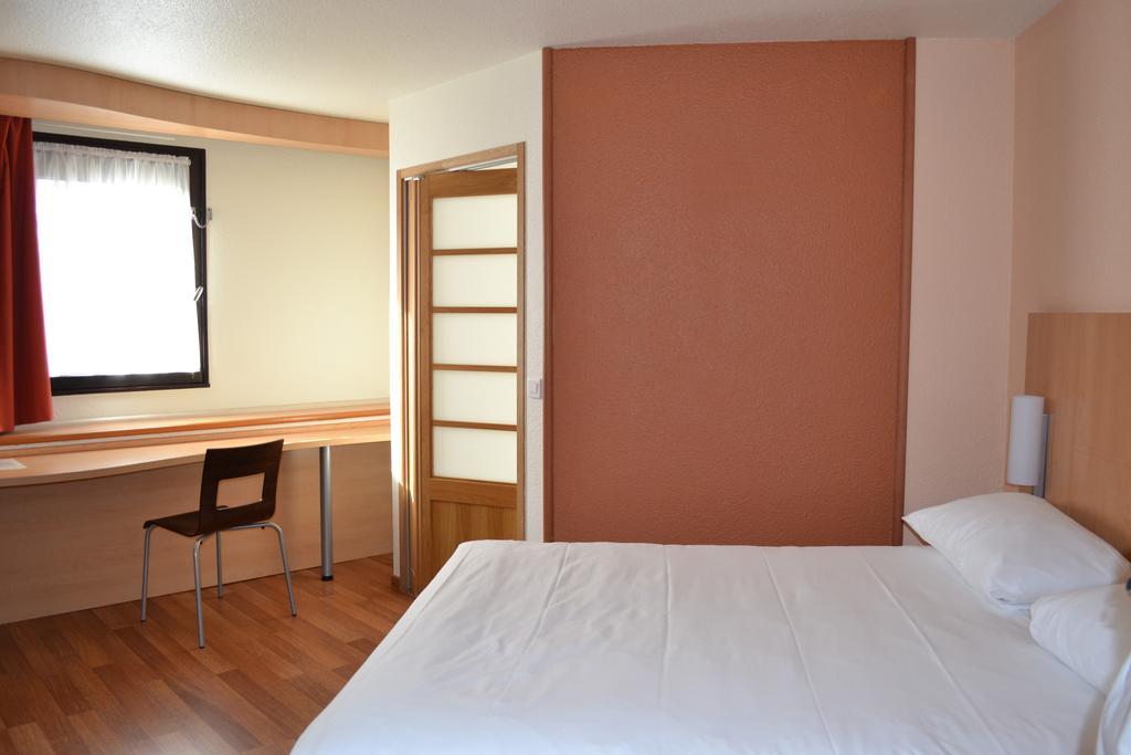 Ibis Angers Centre Chateau Экстерьер фото