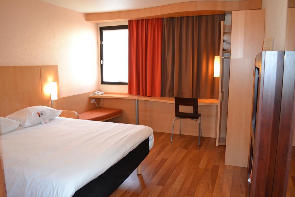Ibis Angers Centre Chateau Экстерьер фото